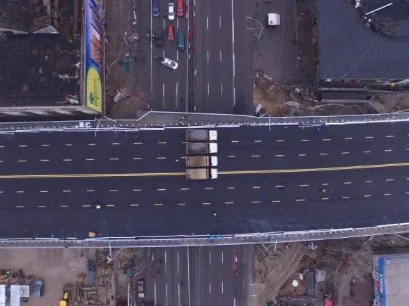 na-shulyavskomu-mostu-u-kiyevi-proveli-viprobuvannya-pered-vidkrittyam