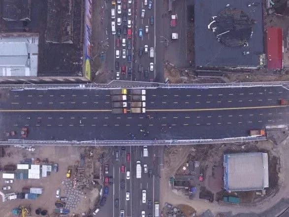 vtomivsya-vidpochiv-i-znov-poyikhav-u-kiyevi-vidkrili-rukh-shulyavskim-mostom