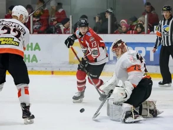 seriya-bulitiv-dopomogla-donbasu-peremogti-lidera-ukhl