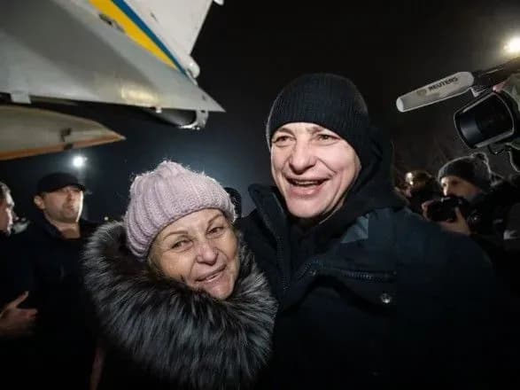 volonteri-rozrobili-rekomendatsiyi-dlya-zmi-schodo-roboti-zi-zvilnenimi-z-polonu