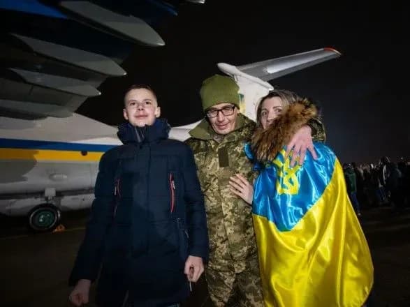 ministr-oboroni-mediki-ta-psikhologi-dopomozhat-zvilnenim-viyskovim-proyti-adaptatsiyu