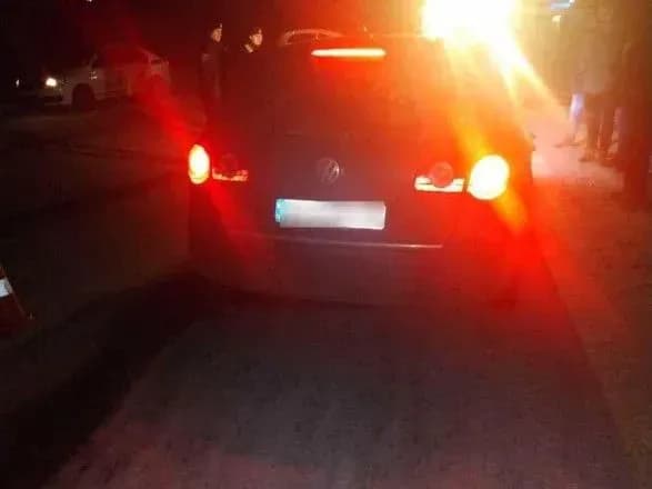 legkovik-vid-udaru-v-oporu-viletiv-na-zhinku-i-dvokh-ditey-na-uzbichchi