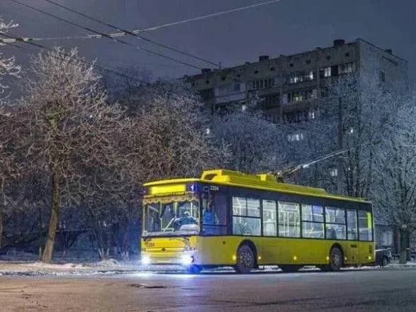 sogodni-u-kiyevi-u-zvyazku-z-rizdvom-zminyat-robotu-gromadskogo-transportu-ta-metropolitenu