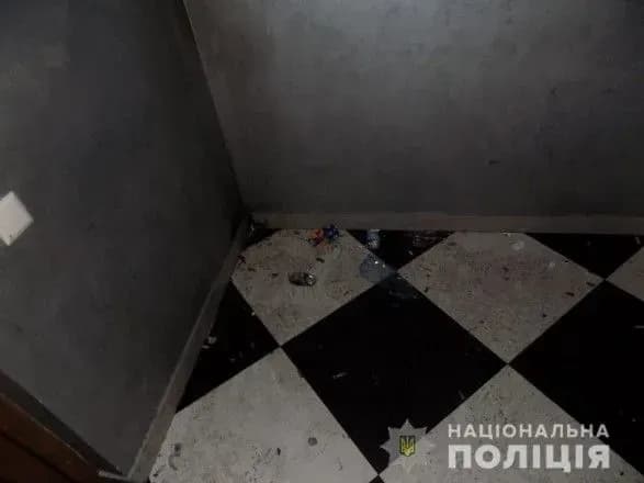 na-zakarpatti-cholovik-v-disko-bari-obliv-benzinom-inozemtsya-ta-pidpaliv-yogo