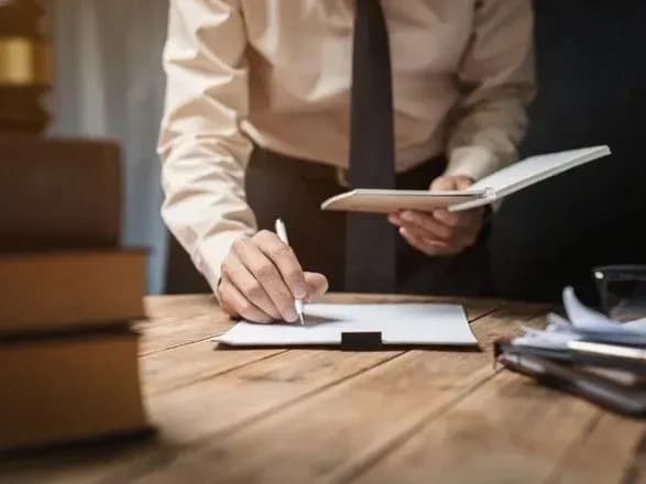 u-razi-provalu-trudovogo-zakonu-slugi-narodu-obitsyayut-povernutis-do-sotsialistichnikh-pilg