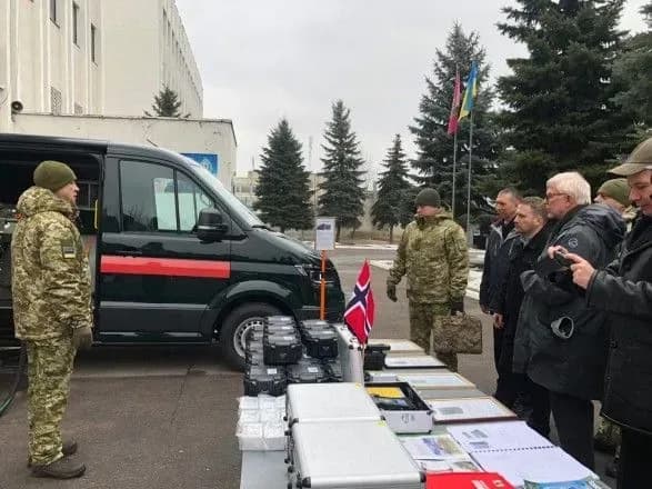 norvegiya-peredala-prikordonnikam-iz-oos-obladnannya-na-ponad-1-5-milyona-griven