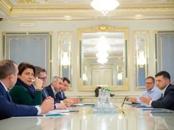 zelenskiy-vimagaye-za-dva-tizhni-znayti-prichetnikh-do-zapisu-rozmov-z-goncharukom