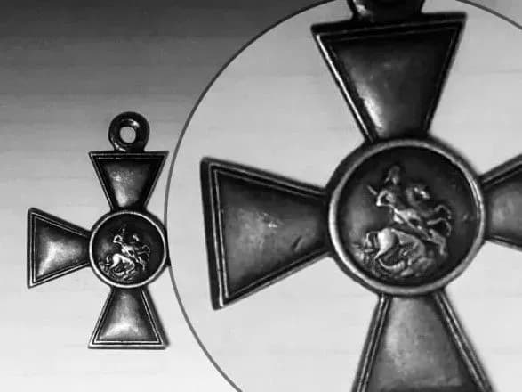 na-zhitomirschini-vikrili-kontrabandu-starovinnikh-viyskovikh-nagorod-ta-monet-u-knizi