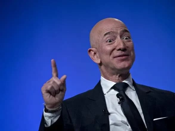 dzheff-bezos-povernuv-sobi-zvannya-naybagatshogo-za-versiyeyu-forbes