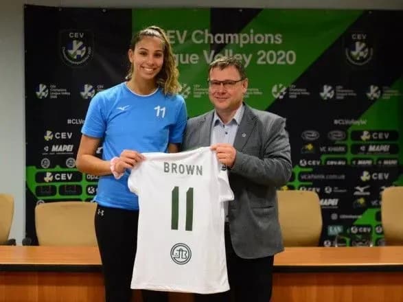 chempion-ukrayini-pidpisav-pershu-v-istoriyi-voleybolistku-z-ssha