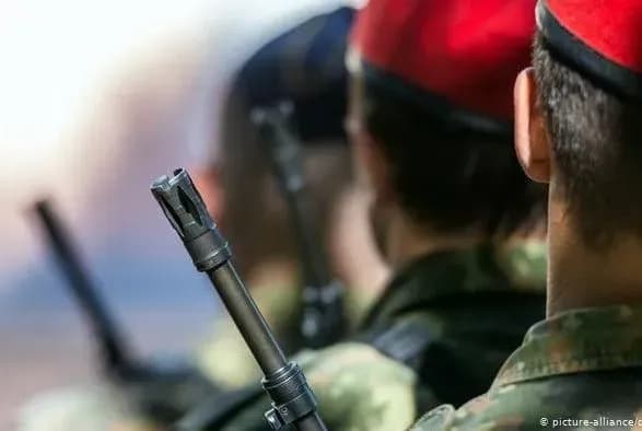 ponad-pivtisyachi-sluzhbovtsiv-bundesveru-pidozryuyutsya-v-pravomu-ekstremizmi