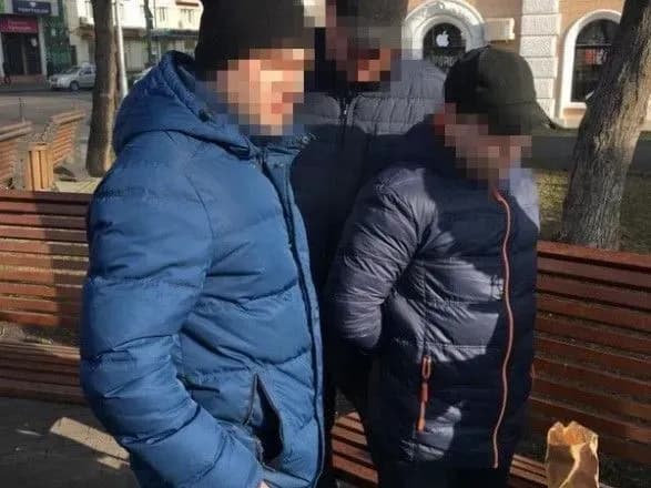 u-vinnitsi-zatrimali-derzhinspektora-podatkovoyi-ta-mitnoyi-spravi-za-propozitsiyu-khabara-spivrobitniku-sbu