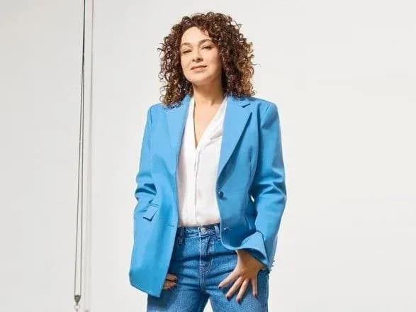 na-obkladintsi-glyantsevogo-zhurnalu-vpershe-zyavilasya-zhinka-rabin