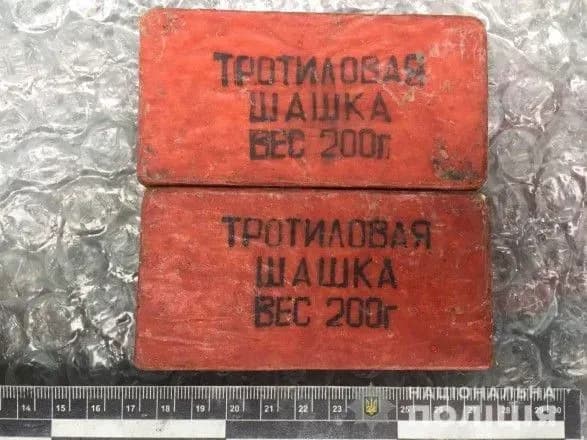 na-khersonschini-cholovik-na-rinku-namagavsya-prodati-ruchnu-granatu-i-trotilovi-shashki