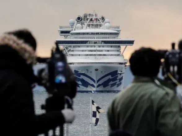 ukrayintsi-na-kruyiznomu-layneri-z-koronavirusom-zabezpecheni-usim-neobkhidnim-pristayko