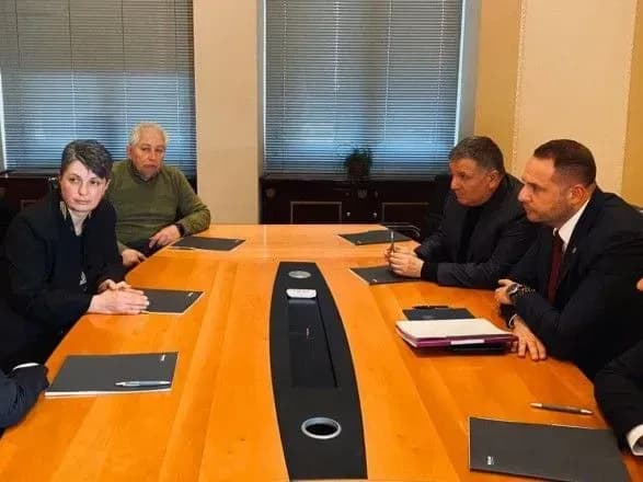 zelenskiy-ta-avakov-zustrilis-iz-mamoyu-markivka-govorili-pro-detali-spravi