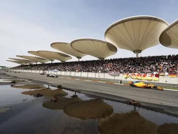 epidemiya-koronavirusu-etap-formuli-1-v-kitayi-pereneseniy-na-neviznacheniy-termin