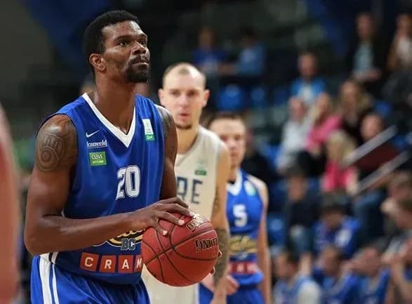 bk-khimik-pidsilivsya-amerikanskim-forvardom-z-dosvidom-vistupiv-za-bk-budivelnik