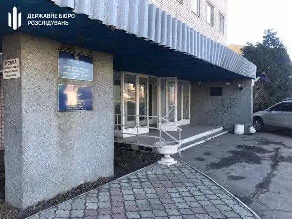 sotni-tisyach-zbitkiv-cherez-propusk-suden-bez-splati-mita-mitniku-povidomleno-pro-pidozru