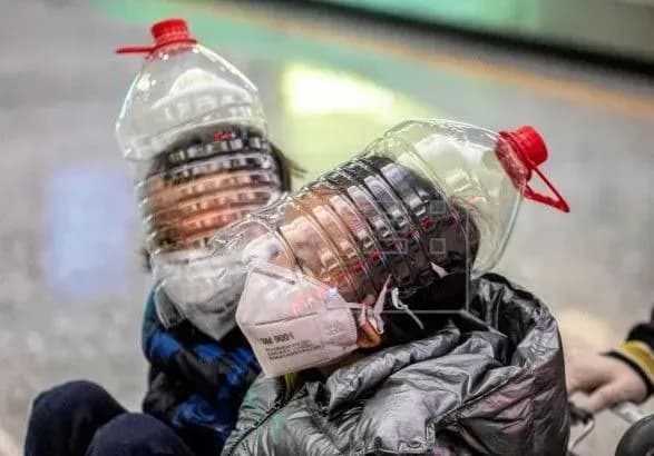 butli-paketi-i-kostyum-vedmedya-yak-kitaytsi-namagayutsya-zakhistitis-vid-koronavirusu