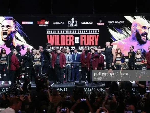 riznitsya-v-19-kg-bokseri-fyuri-ta-uaylder-proyshli-protseduru-zvazhuvannya