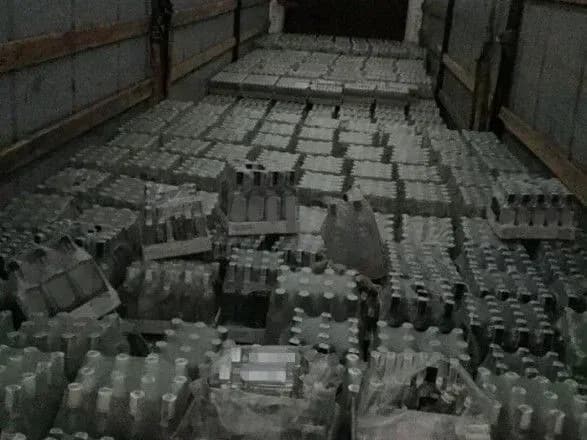 na-lvivschini-publichno-utilizuyut-14-tonn-alkogolyu