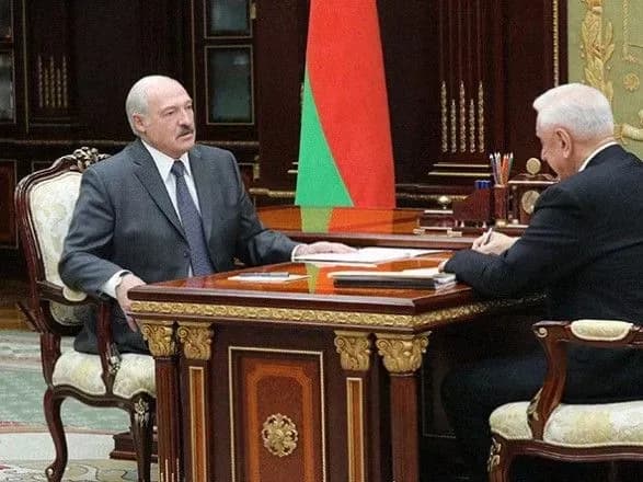 lukashenko-vvazhaye-neobgruntovanimi-vimogi-naftovikh-kompaniy-rf-pro-otrimannya-premiyi-do-tsini-na-produktsiyu