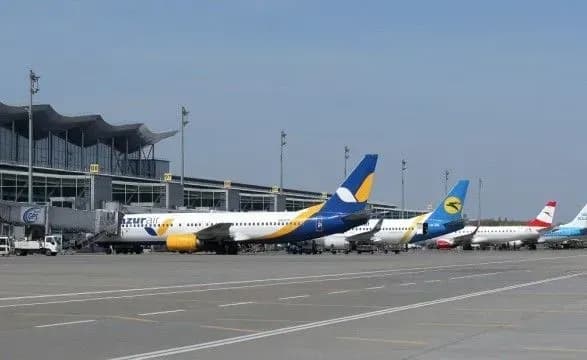 v-aeroportu-borispil-deportovani-zi-shvetsiyi-gruzini-vlashtuvali-debosh