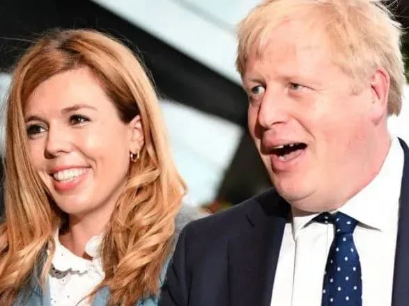 boris-dzhonson-chekaye-na-ditinu-vid-svoyeyi-podrugi-i-zbirayetsya-odruzhitisya-vtretye