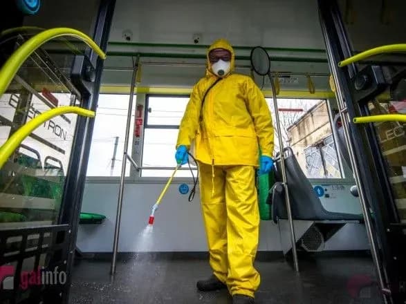 epidemiya-koronavirusu-u-lvovi-pokazali-yak-dezinfikuyut-transport