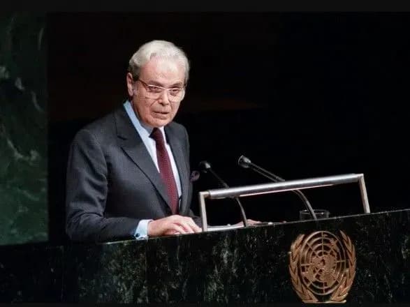 u-vitsi-100-rokiv-pomer-kolishniy-gensek-oon-khavyer-peres-de-kuelyar