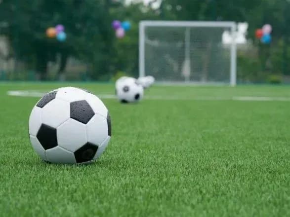 futbolna-tsk-tak-i-ne-vidvidala-zbudovani-u-kiyevi-mini-polya