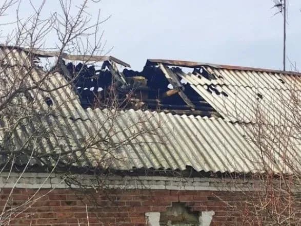 oos-na-svyata-boyoviki-obstrilyali-visim-tsivilnikh-budinkiv-u-verkhnotoretskomu