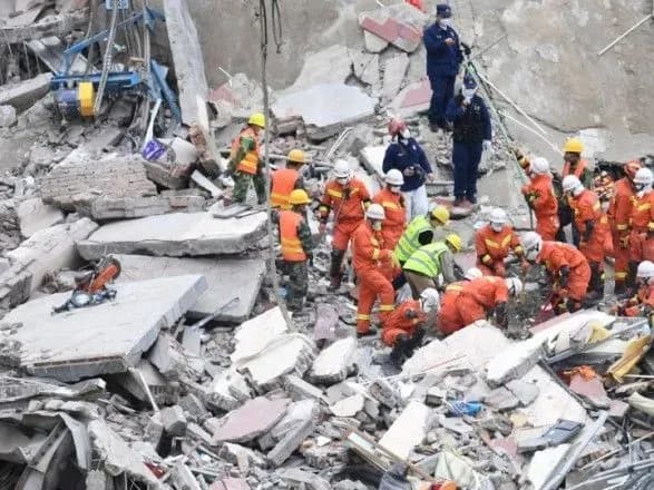 kilkist-zagiblikh-cherez-obval-gotelyu-u-kitayi-zrosla-do-27-osib