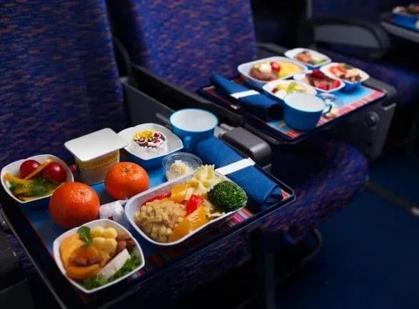 vid-ukrzaliznitsi-vimagayut-rozkriti-obstavini-provedennya-skandalnogo-kharchovogo-konkursu-intersiti-vr