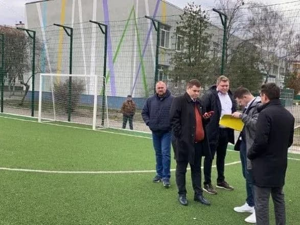 golova-futbolnoyi-tsk-taki-vidvidav-mini-pole-ffu-prodakshn