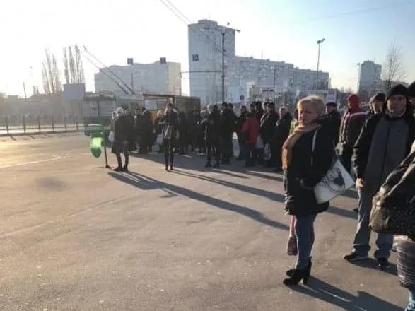 u-sotsmerezhakh-pokazali-yak-kiyiv-i-kharkiv-spravlyayutsya-bez-metro