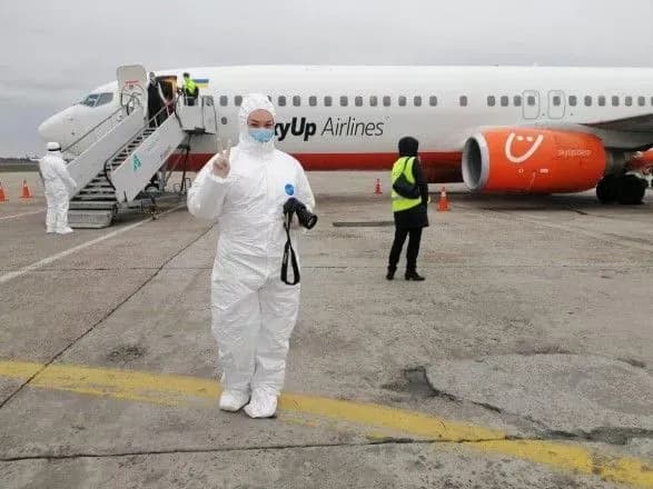 z-ispaniyi-pribuv-reys-iz-216-ukrayintsyami-osib-z-koronavirusom-ne-viyavleno