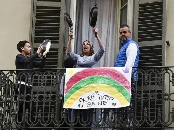 ofitsialnoe-razreshenie-na-peredvizhenie-i-priem-patsientov-v-palatkakh6-kak-zhivet-italiya-v-usloviya-karantina