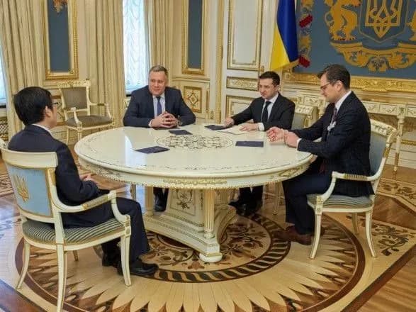 zelenskiy-obgovoriv-z-poslom-kitayu-pitannya-protidiyi-poshirennyu-koronavirusu