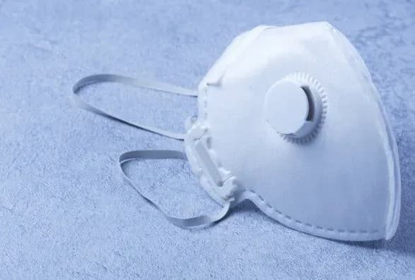 karantin-v-afritsi-zhorstkishiy-nizh-v-ukrayini-bez-alkogolyu-sigaret-progulyanok-z-sobakami