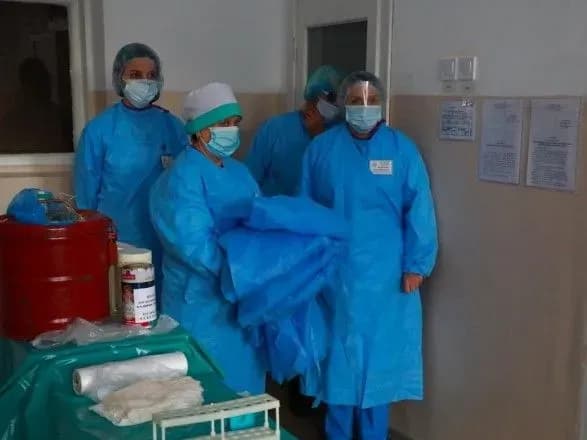 u-melitopoli-dvoye-pidlitkiv-zakhvorili-na-covid-19