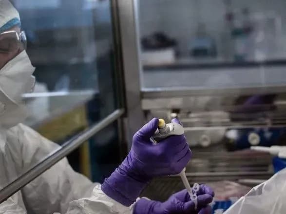 cherez-covid-19-v-ukrayini-gospitalizovano-477-osib-sered-nikh-25-ditey