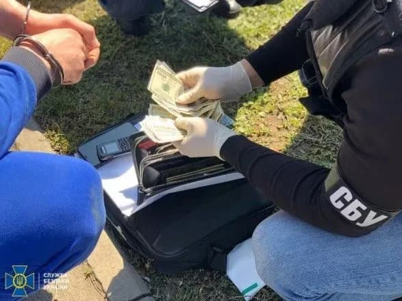 sbu-spiymala-migratsiynika-na-khabari-vid-inozemtsya-za-nadannya-gromadyanstva