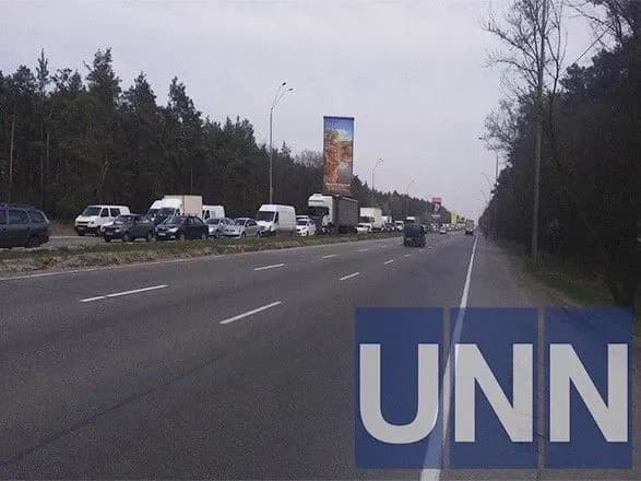 vimiryuvannya-temperaturi-pri-vyizdi-u-stolitsyu-sprichinilo-zatori-zyavilisya-foto