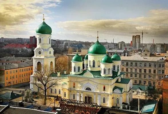 cherez-skupchennya-lyudey-u-sobori-v-dnipri-vidkrili-provadzhennya