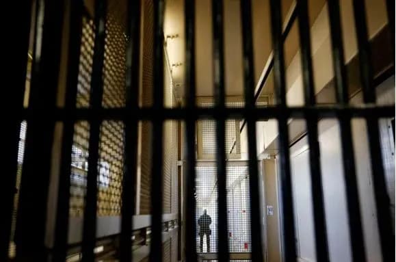 kabmin-pidtrimav-stvorennya-platnikh-kamer-u-deyakikh-sizo