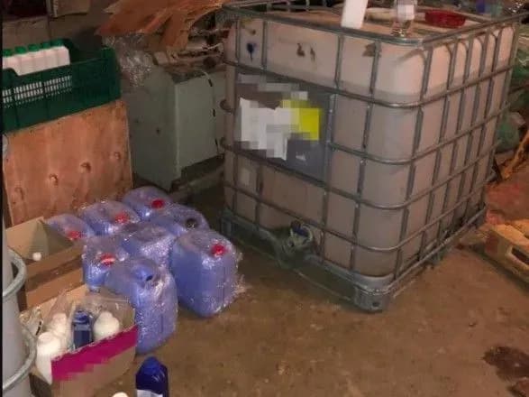 na-khersonschini-vikrili-potuzhne-pidpilne-virobnitstvo-pidrobnikh-antiseptikiv