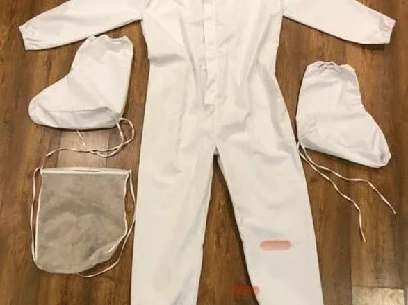 blagodiyniki-pridbali-dlya-cherkaskikh-medikiv-6-tis-kostyumiv-biozakhistu