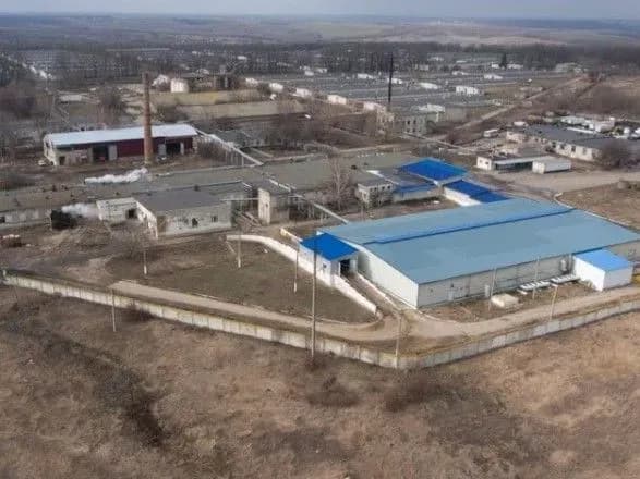 nebezpechna-ptakhofabrika-pid-kharkovom-prodovzhuye-robotu-popri-rishennya-sudu-pro-zakrittya-i-zagrozu-kriminalnoyi-vidpovidalnosti-minyust
